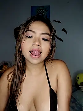 Emily  Hott online show from October 2025 10:28:02 PM