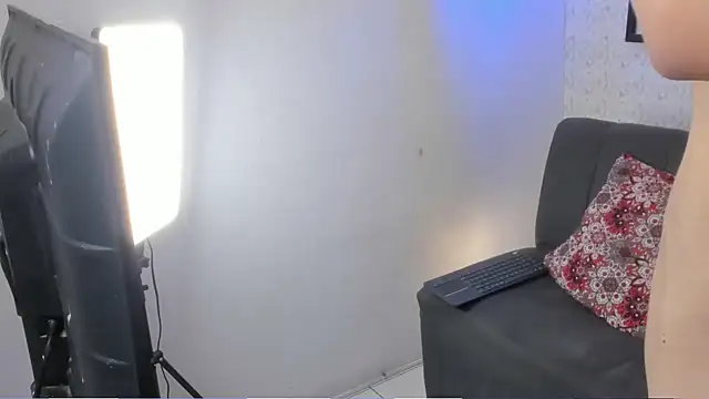 nicolai drake online show from November 2025 03:35:02 AM