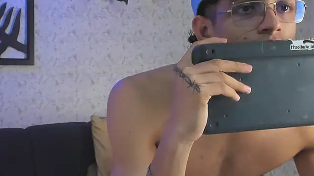 nicolai drake online show from October 2025 07:53:02 AM