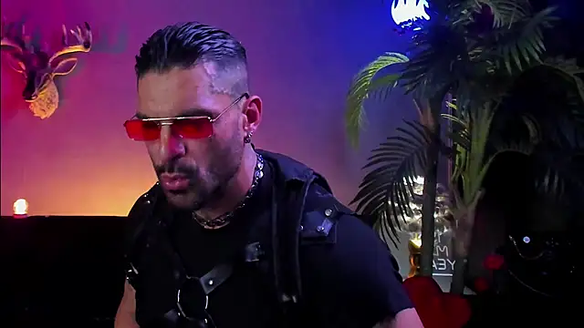 dennis cox1 online show from April 2026 01:45:01 AM