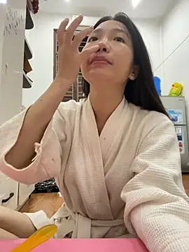 Miumieu online show from November 2025 02:43:01 PM