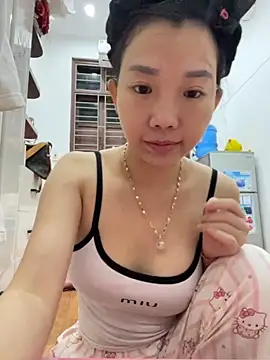 Miumieu online show from November 2025 01:32:02 PM