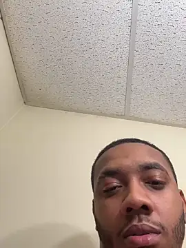 Snapshot of Kingstrokezxx chatting on December 2025 12:20:02 AM Kingstrokezxx online show from December 2025 12:20:02 AM