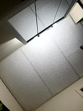 Snapshot of Kingstrokezxx chatting on December 2025 12:33:01 AM Kingstrokezxx online show from December 2025 12:33:01 AM