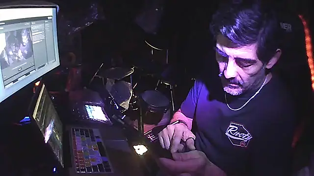 Rod Contreras ARG online show from November 2025 03:10:02 AM