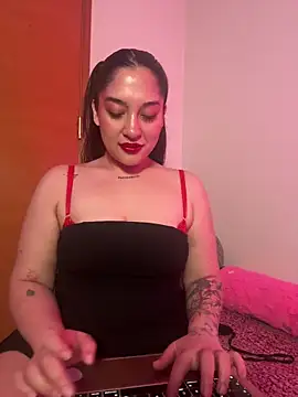 smokemilv online show from November 2025 06:06:01 AM