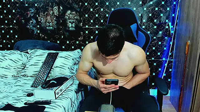 javiersexymann online show from July 2026 05:52:02 AM