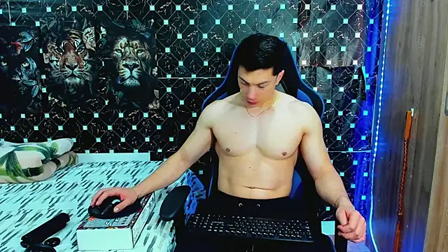 javiersexymann online show from June 2026 07:04:01 PM