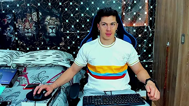 javiersexymann online show from February 2026 06:41:01 PM