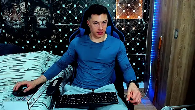 javiersexymann online show from July 2026 04:48:02 PM