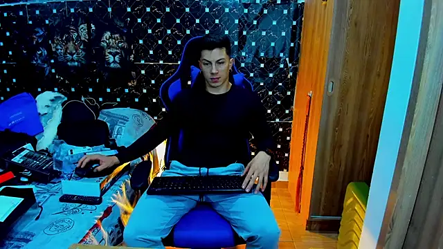 Snapshot of javiersexymann chatting on December 2025 12:31:02 AM javiersexymann online show from December 2025 12:31:02 AM