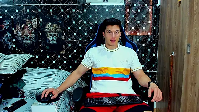 javiersexymann online show from February 2026 06:32:01 PM