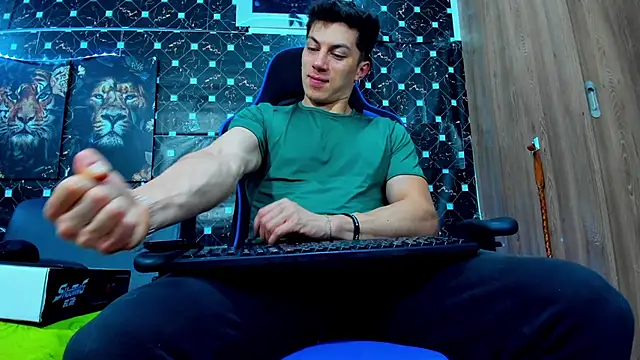 Snapshot of javiersexymann chatting on September 2025 11:14:02 PM javiersexymann online show from September 2025 11:14:02 PM