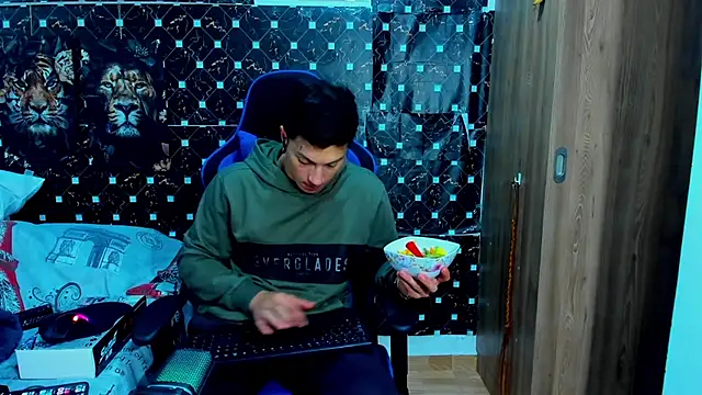 javiersexymann online show from December 2025 12:26:02 AM