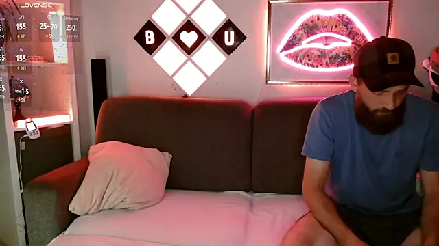 XBellaXundXUweX online show from June 2026 07:14:01 PM