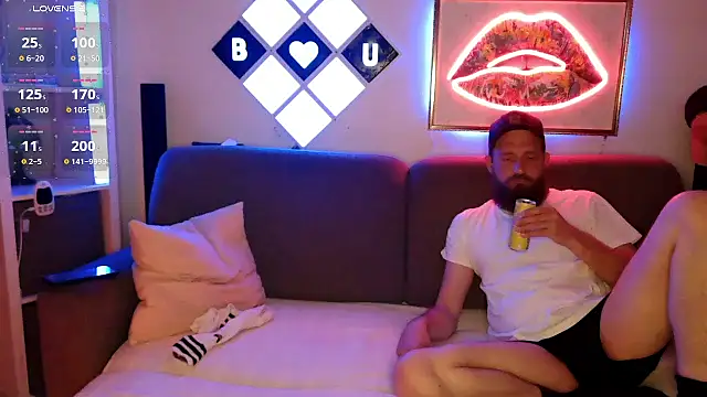 XBellaXundXUweX online show from May 2026 07:19:01 PM