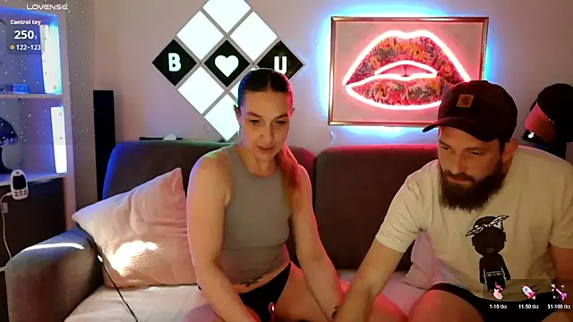 XBellaXundXUweX online show from April 2026 01:52:01 PM
