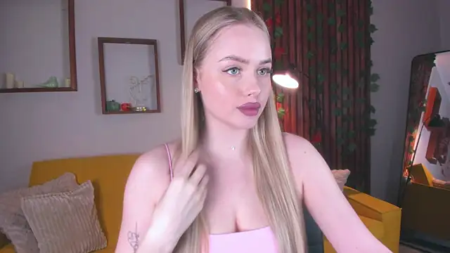 AvroraGoldie online show from November 2025 10:26:01 AM