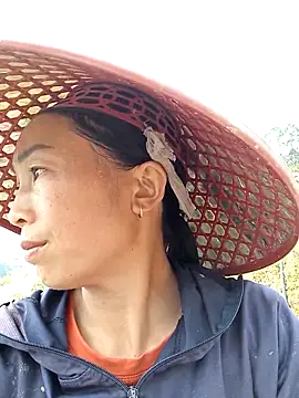 lucybaby00 online show from April 2026 02:48:01 AM