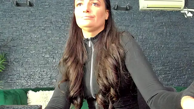 AnneSins online show from October 2025 06:00:01 PM