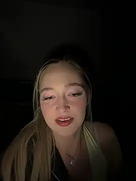 emilypeperoni online show from April 2026 08:16:01 PM