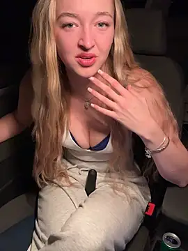 emilypeperoni online show from April 2026 09:17:02 PM