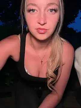 Snapshot of emilypeperoni chatting on July 2026 08:27:02 PM emilypeperoni online show from July 2026 08:27:02 PM