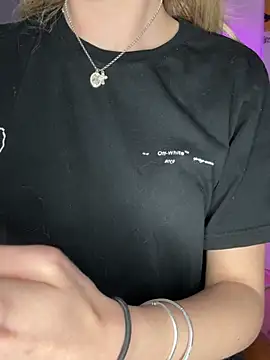 emilypeperoni online show from April 2026 06:03:02 PM