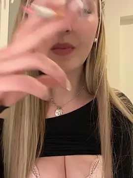 emilypeperoni online show from April 2026 08:23:02 PM