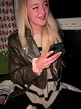 Snapshot of emilypeperoni chatting on October 2025 06:43:02 PM emilypeperoni online show from October 2025 06:43:02 PM