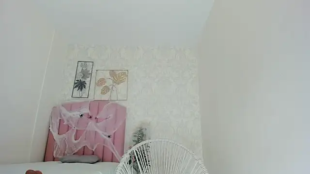 Snapshot of emy_barnert chatting on October 2025 12:39:01 PM emy barnert online show from October 2025 12:39:01 PM