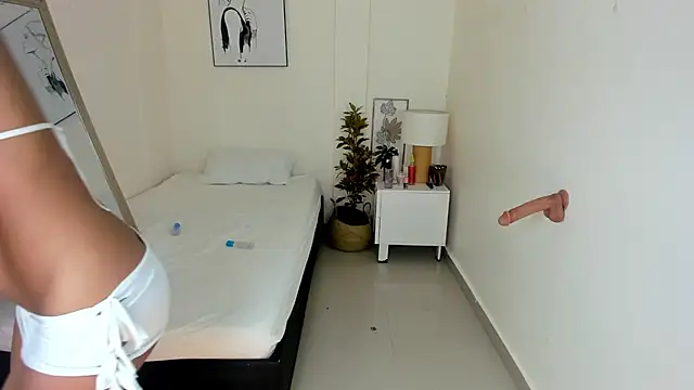 emy barnert online show from November 2025 12:42:02 PM