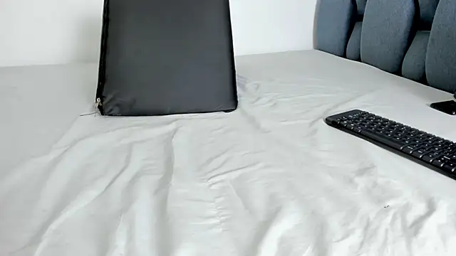 yourwife anna online show from October 2025 10:35:02 AM