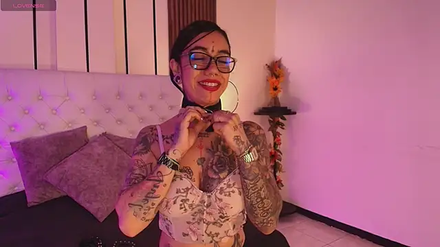Snapshot of ViolettaAlemida chatting on January 2026 01:16:02 PM ViolettaAlemida online show from January 2026 01:16:02 PM