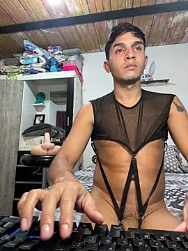 Angel latinboy online show from February 2026 07:34:01 PM