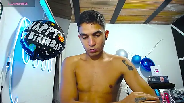 Snapshot of Angel_latinboy chatting on March 2025 01:46:02 AM Angel latinboy online show from March 2025 01:46:02 AM