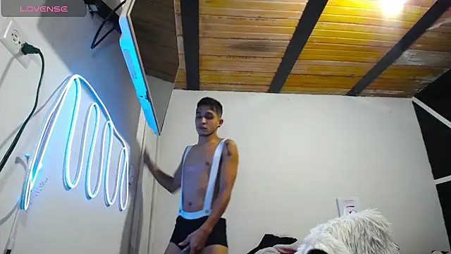 Snapshot of Angel_latinboy chatting on March 2025 01:31:02 AM Angel latinboy online show from March 2025 01:31:02 AM