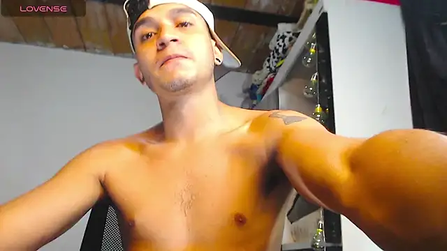 Angel latinboy online show from April 2026 01:36:01 PM
