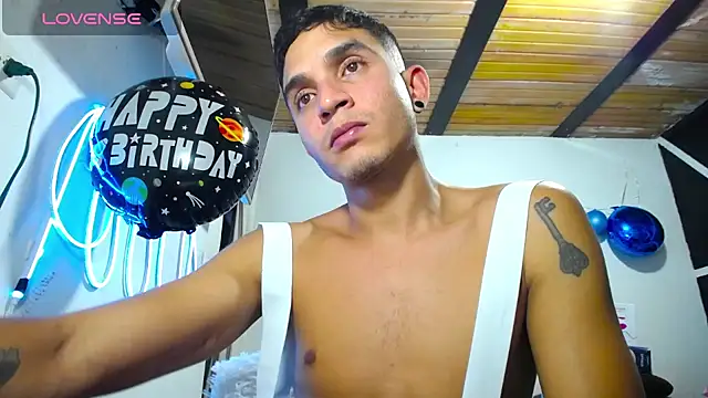 Snapshot of Angel_latinboy chatting on March 2025 11:12:02 PM Angel latinboy online show from March 2025 11:12:02 PM