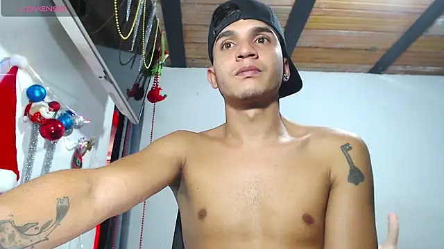 Angel latinboy online show from November 2025 01:33:02 PM