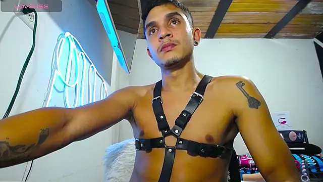 Snapshot of Angel_latinboy chatting on March 2025 10:54:01 PM Angel latinboy online show from March 2025 10:54:01 PM