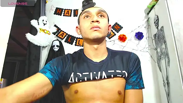 Snapshot of Angel_latinboy chatting on October 2025 10:09:02 PM Angel latinboy online show from October 2025 10:09:02 PM