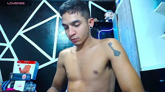 Snapshot of Angel_latinboy chatting on February 2025 01:36:01 AM Angel latinboy online show from February 2025 01:36:01 AM