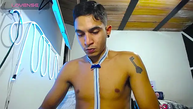 Snapshot of Angel_latinboy chatting on March 2025 09:59:02 PM Angel latinboy online show from March 2025 09:59:02 PM