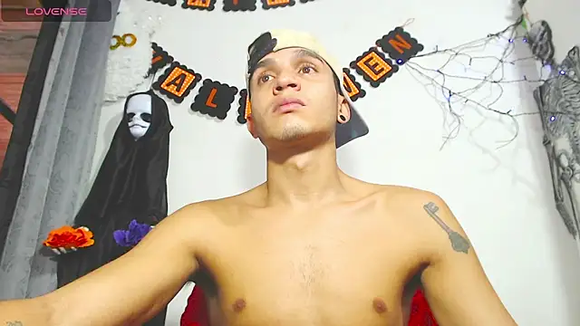 Angel latinboy online show from October 2025 05:11:01 PM