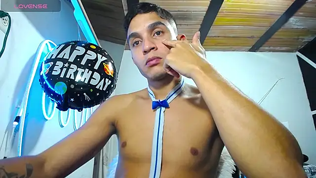 Snapshot of Angel_latinboy chatting on March 2025 10:29:02 PM Angel latinboy online show from March 2025 10:29:02 PM