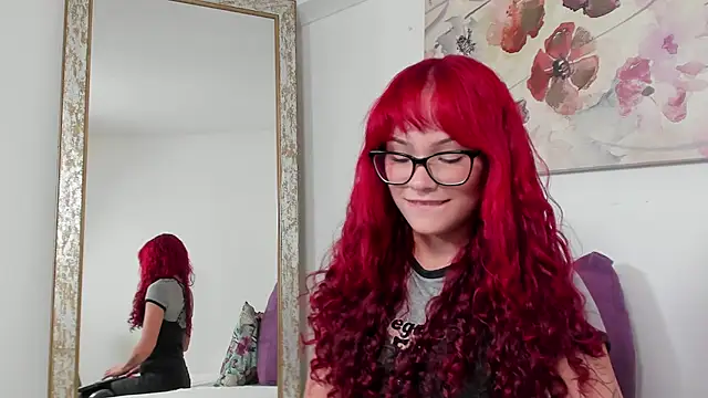 mae lyra online show from March 2026 04:44:02 PM