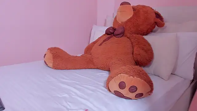 mae lyra online show from November 2025 09:30:01 PM