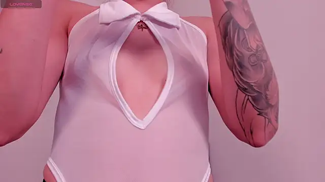 mae lyra online show from April 2026 05:17:02 PM