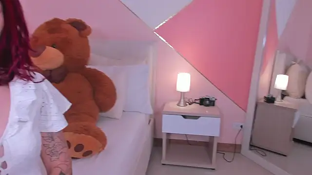 mae lyra online show from October 2025 09:40:01 PM